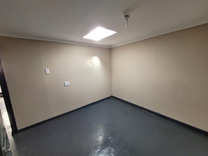 Neat Room to rent in Longfellow Street, Quigney - Photo 7