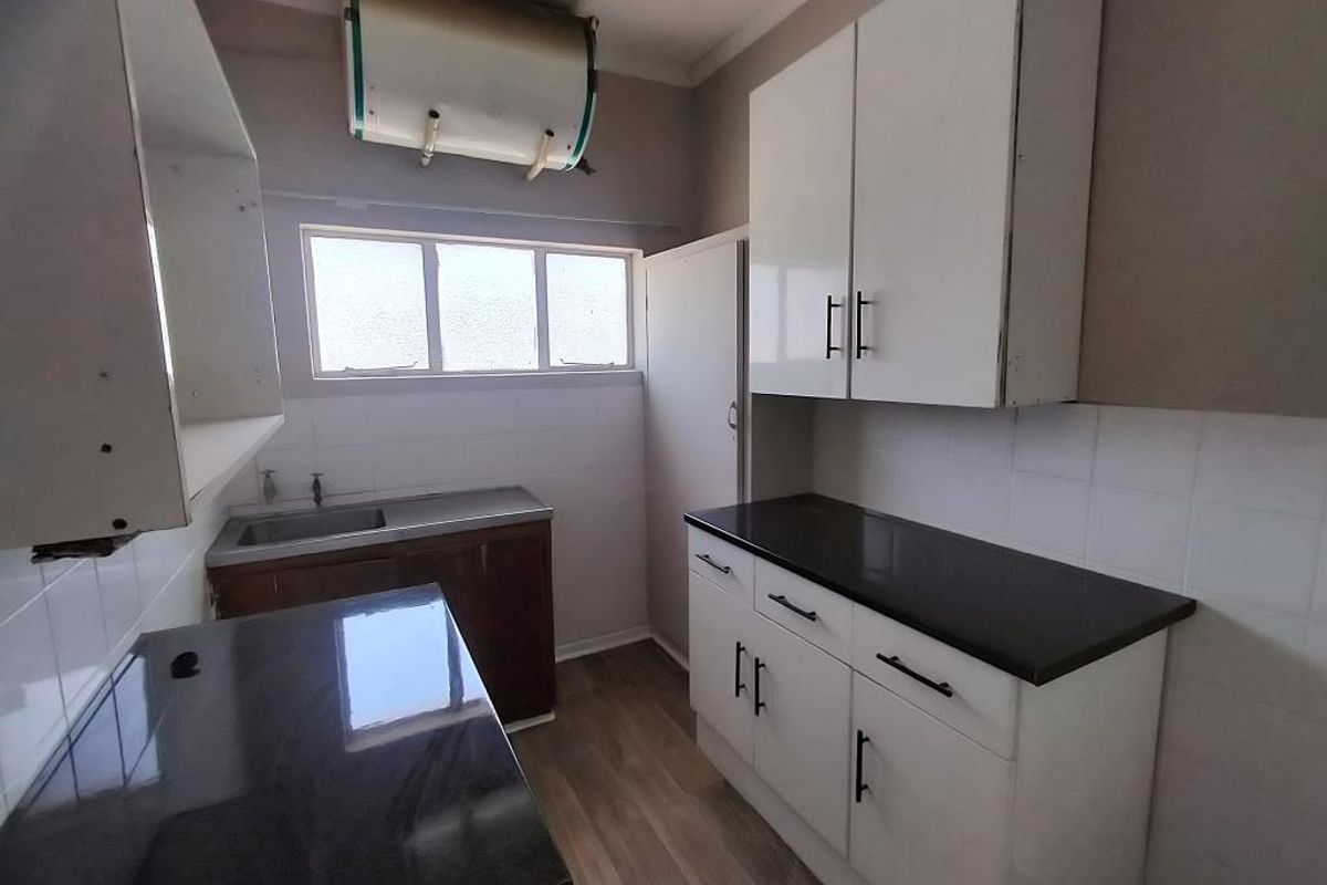 Cozy bachelor flat in Mount Nelson, Southernwood - Photo 4