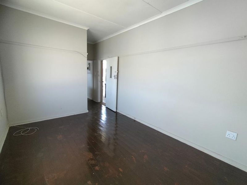 Cozy bachelor flat in Mount Nelson, Southernwood - Photo 3