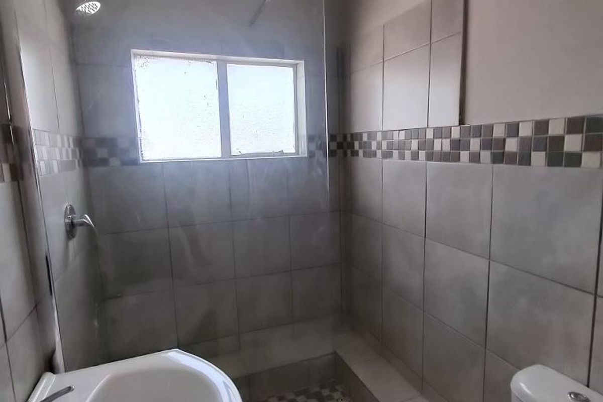 Cozy bachelor flat in Mount Nelson, Southernwood - Photo 5