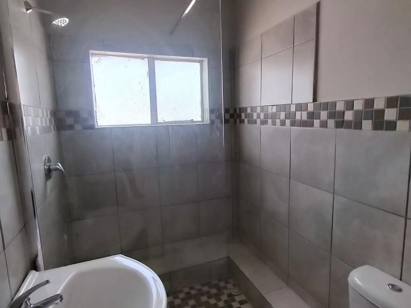 Cozy bachelor flat in Mount Nelson, Southernwood - Photo 5