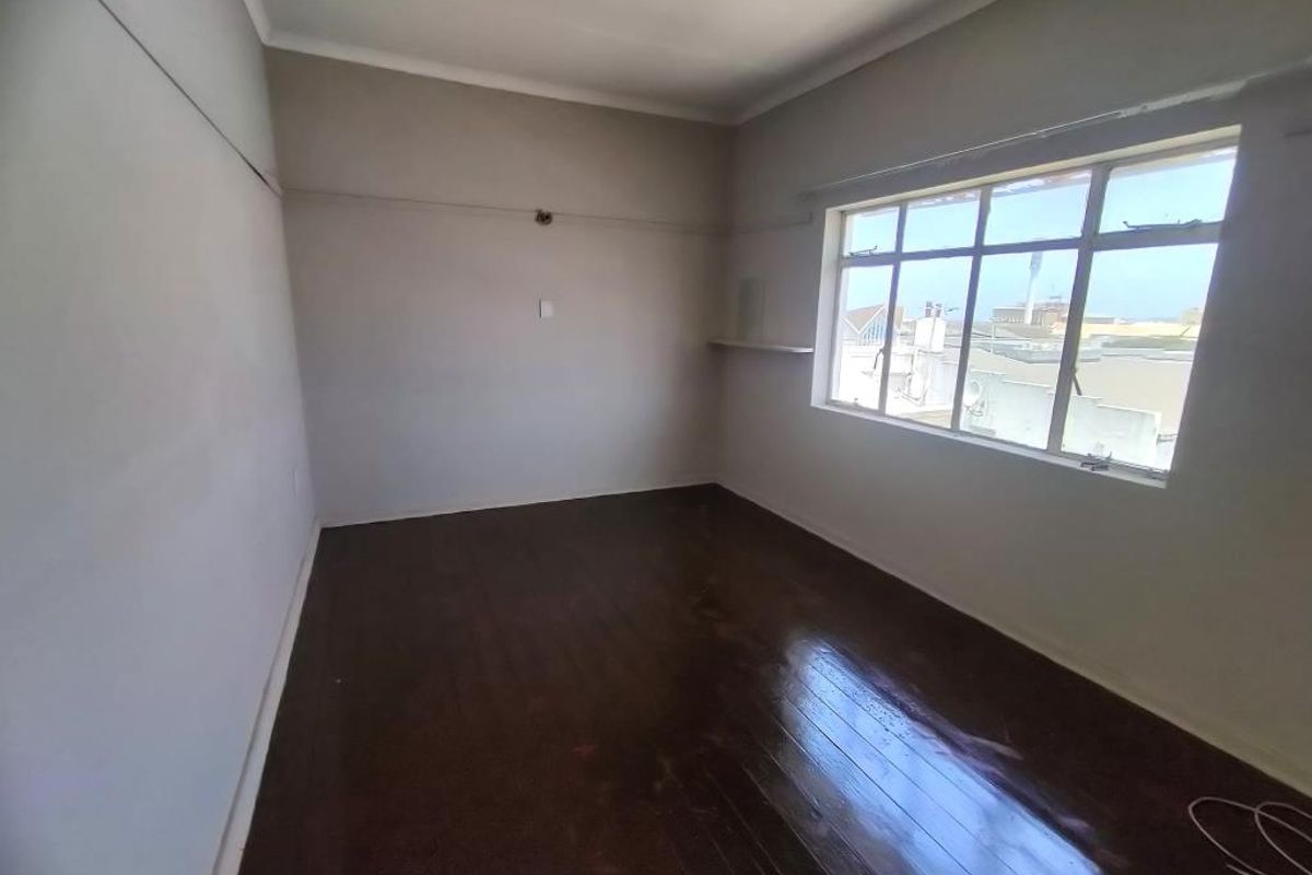 Cozy bachelor flat in Mount Nelson, Southernwood - Photo 2