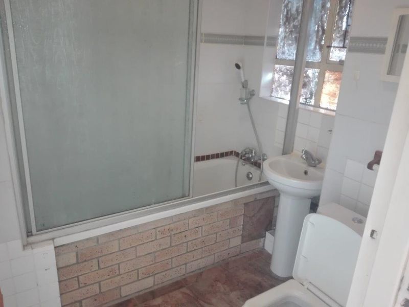 Charming 1-Bedroom Apartment in Greentrees – Prime Windermere Location - Photo 2