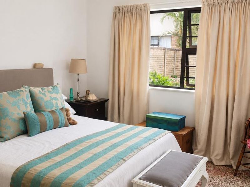 Modern two-bedroom townhouse to rent in Jago Place, Gonubie - Photo 5