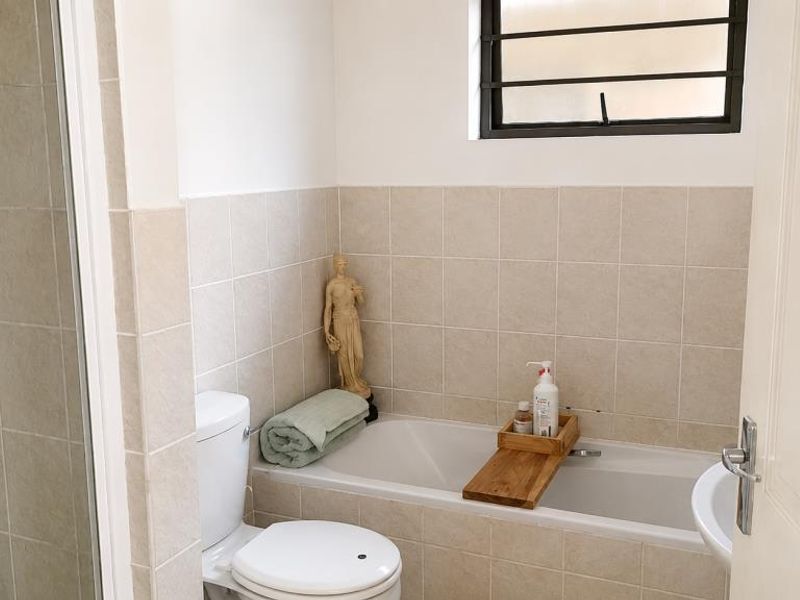 Modern two-bedroom townhouse to rent in Jago Place, Gonubie - Photo 7