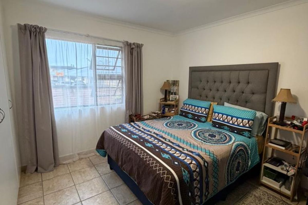 Charming two-bedroom townhouse in Double Delight Crescent, Gonubie - Photo 5