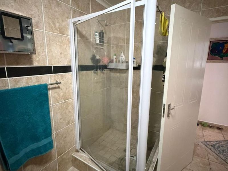 Charming two-bedroom townhouse in Double Delight Crescent, Gonubie - Photo 10