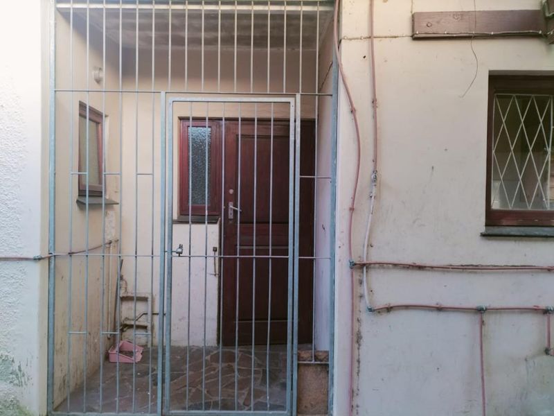 Room to Rent in Warwick Road, Vincent |Security |Convenient - Photo 2