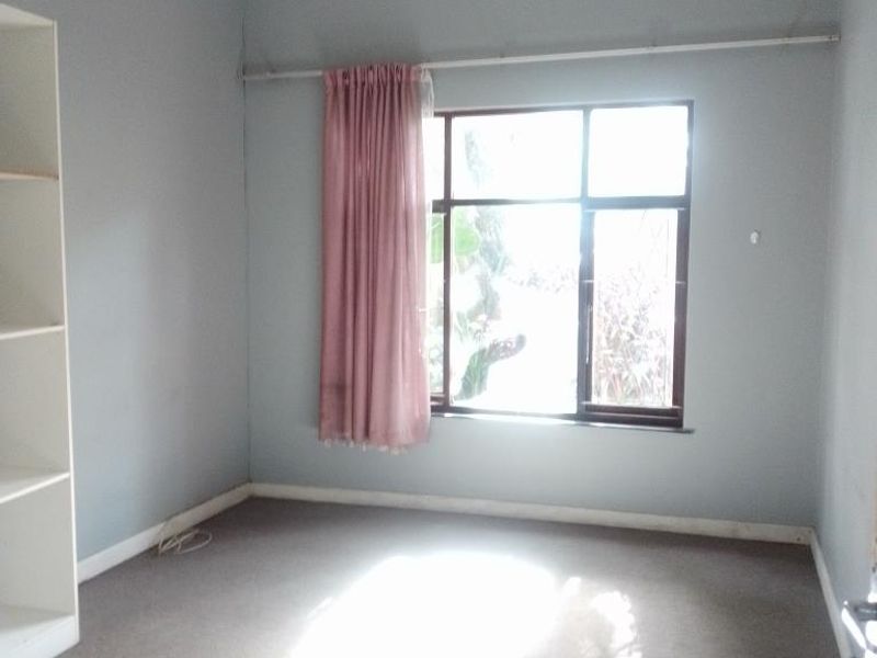 Neat room to rent in Warwick Road, Vincent  - Photo 4