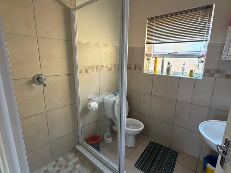 Well-maintained three-bedroom Townhouse is situated in Villa Toscana, Beacon Bay - Photo 9