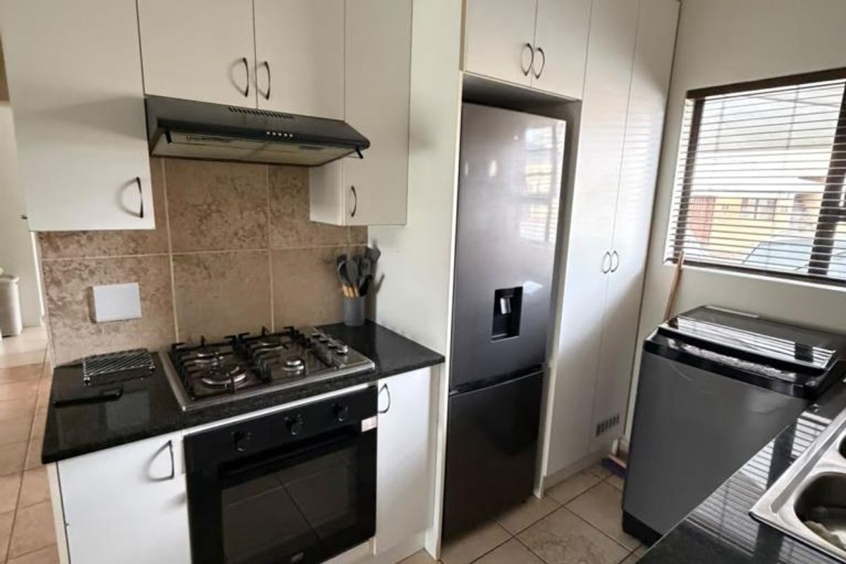 Modern 2-Bedroom Ground Floor Apartment Available Immediately – Arum Sands, Gonubie - Photo 5