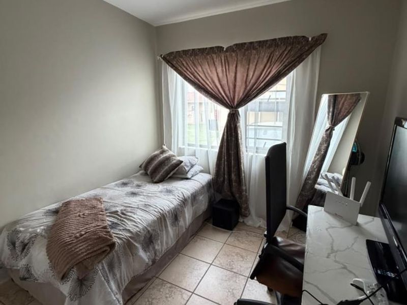 Modern 2-Bedroom Ground Floor Apartment Available Immediately – Arum Sands, Gonubie - Photo 9