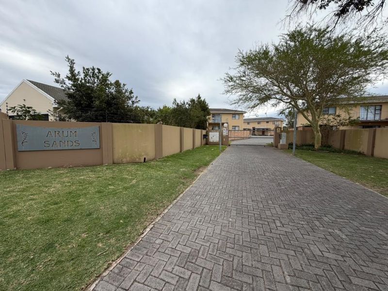 Modern 2-Bedroom Ground Floor Apartment Available Immediately – Arum Sands, Gonubie - Photo 1