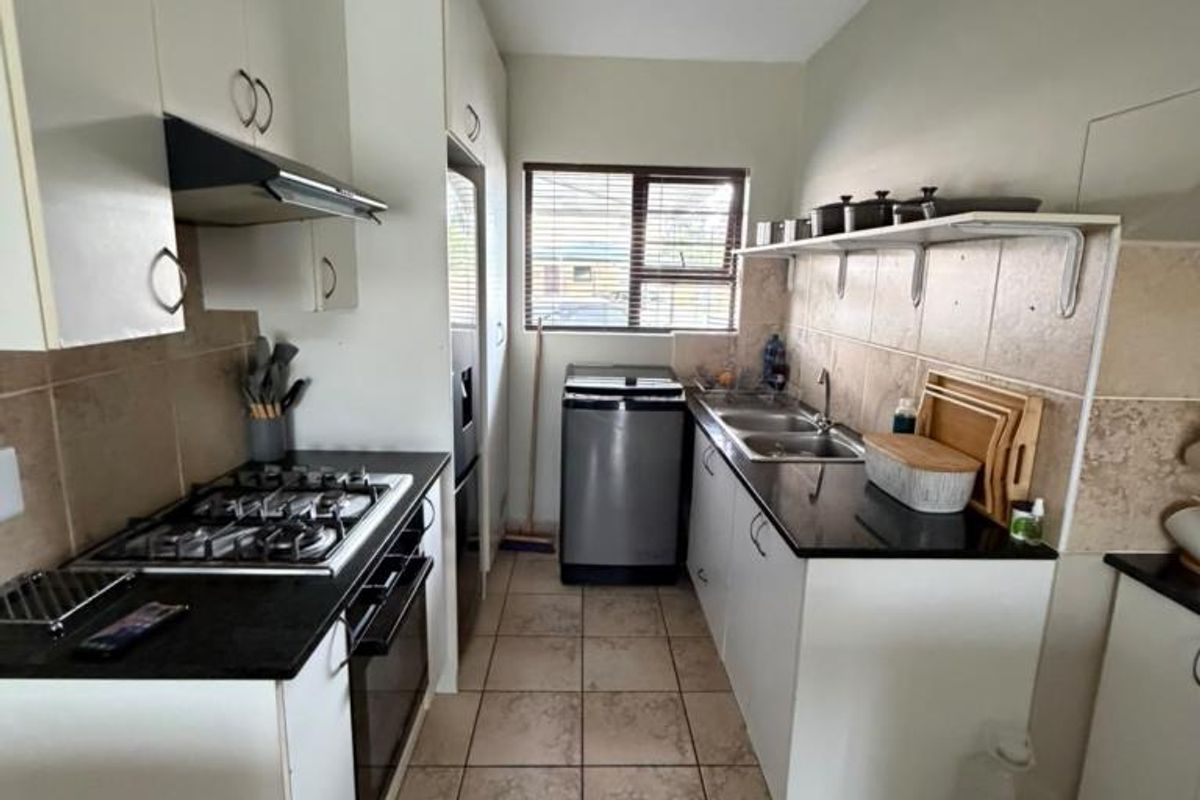Modern 2-Bedroom Ground Floor Apartment Available Immediately – Arum Sands, Gonubie - Photo 2