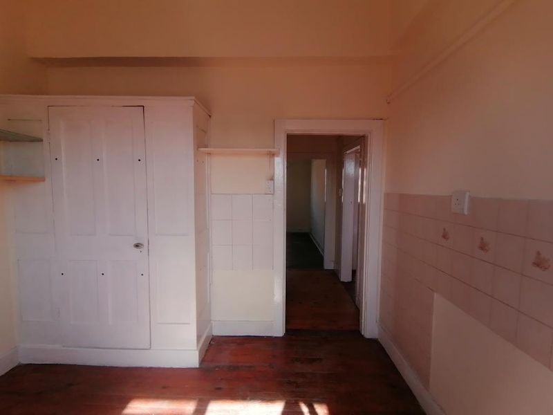 Two bedroom flat for rent at Loanda Court, Quigney - Photo 7