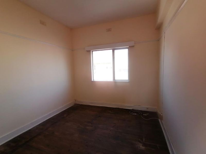 Two bedroom flat for rent at Loanda Court, Quigney - Photo 4