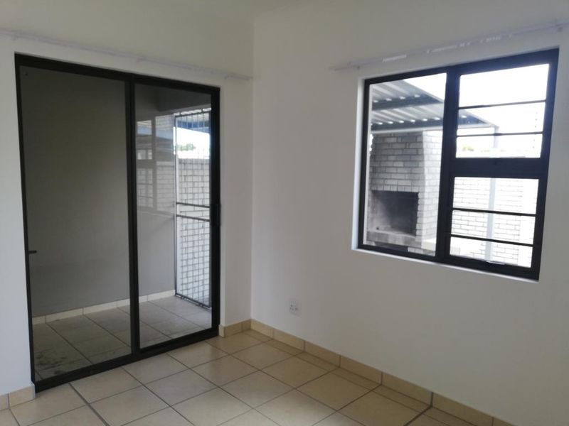 Charming one-bedroom townhouse in Skyla Place, Gonubie - Photo 4