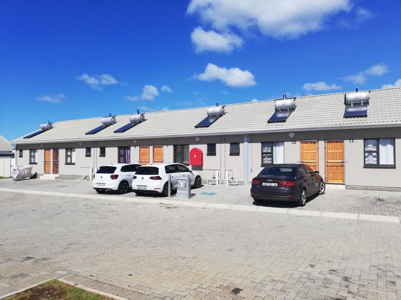 Charming one-bedroom townhouse in Skyla Place, Gonubie - Photo 1