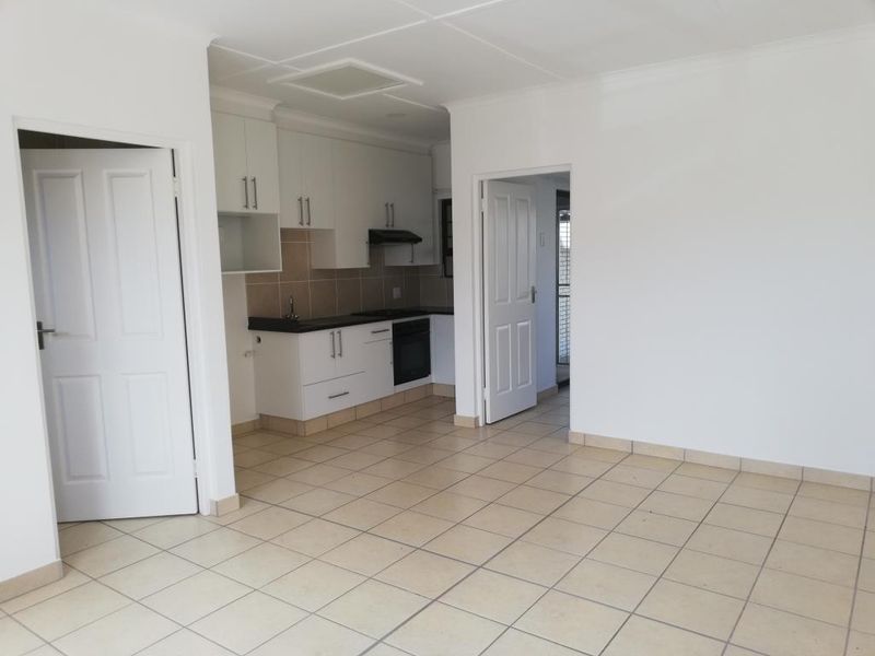 Charming one-bedroom townhouse in Skyla Place, Gonubie - Photo 2