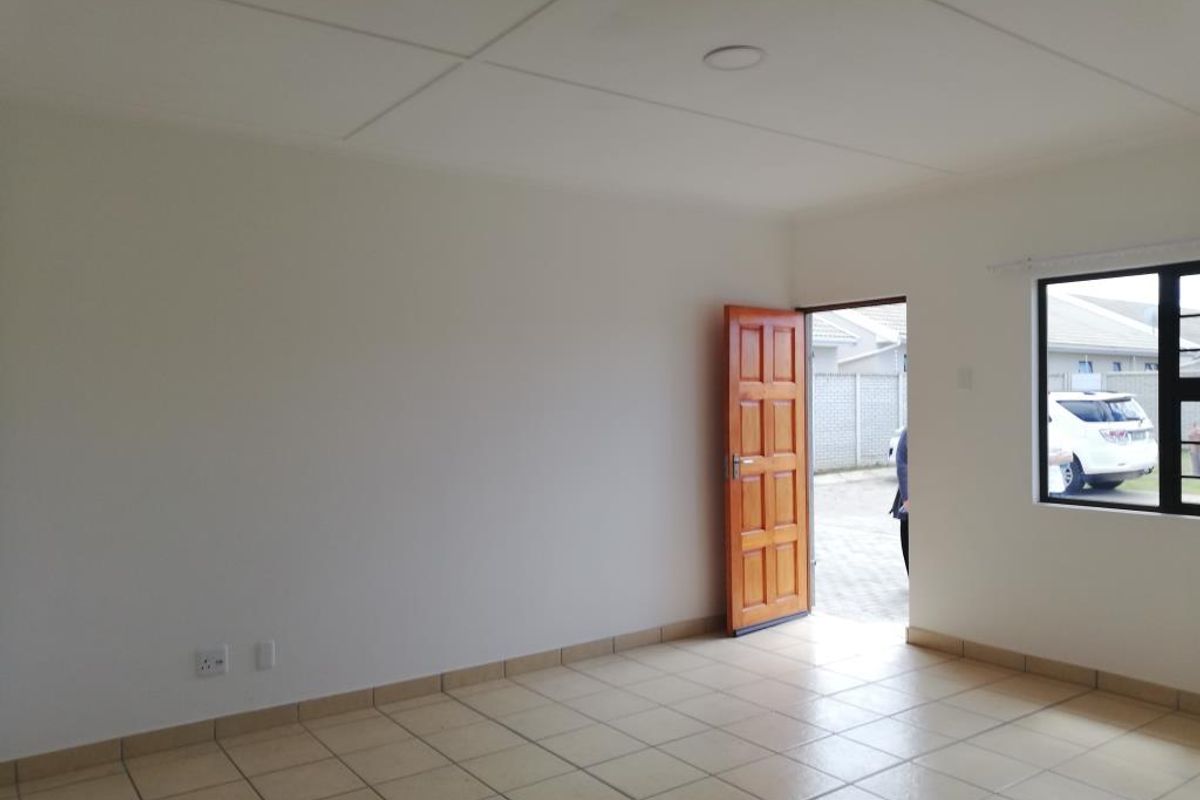 Charming one-bedroom townhouse in Skyla Place, Gonubie - Photo 3