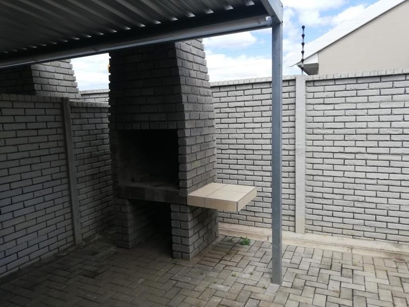 Charming one-bedroom townhouse in Skyla Place, Gonubie - Photo 8