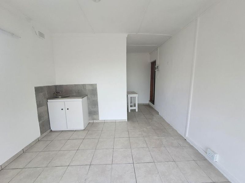 Affordable room to rent in Inverleith Terrace, Quigney - Photo 4