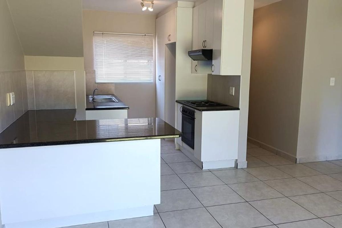 Neat Two Bedroom Apartment For Rent In Arum Sands, Gonubie - Photo 4