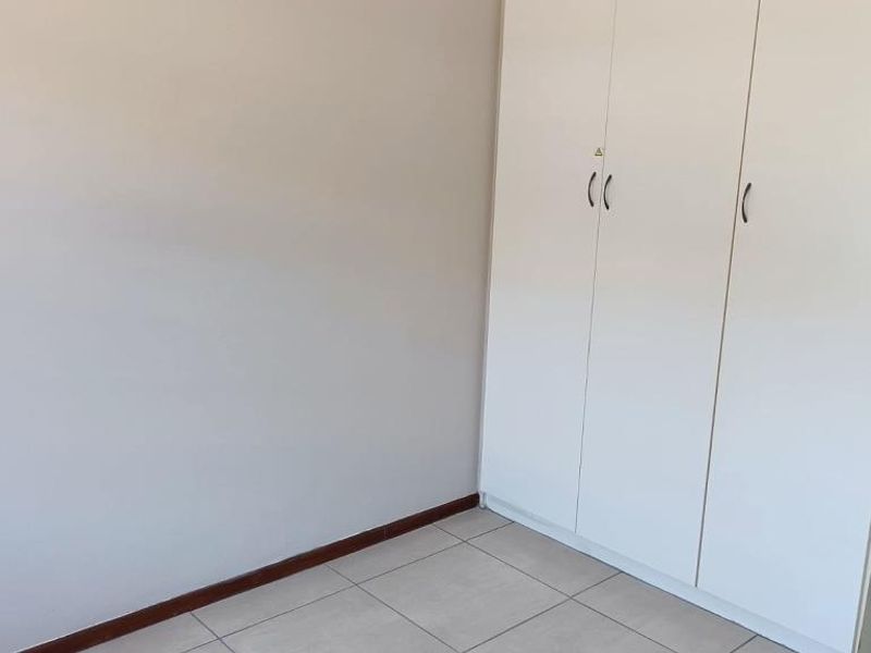 Neat Two Bedroom Apartment For Rent In Arum Sands, Gonubie - Photo 6