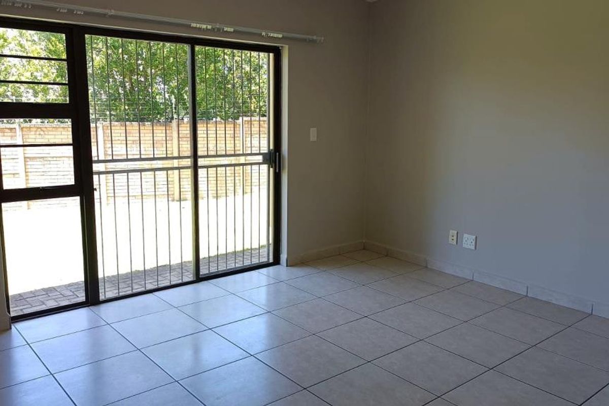 Neat Two Bedroom Apartment For Rent In Arum Sands, Gonubie - Photo 2