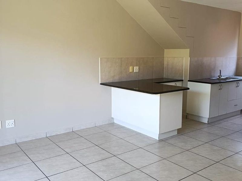 Neat Two Bedroom Apartment For Rent In Arum Sands, Gonubie - Photo 3