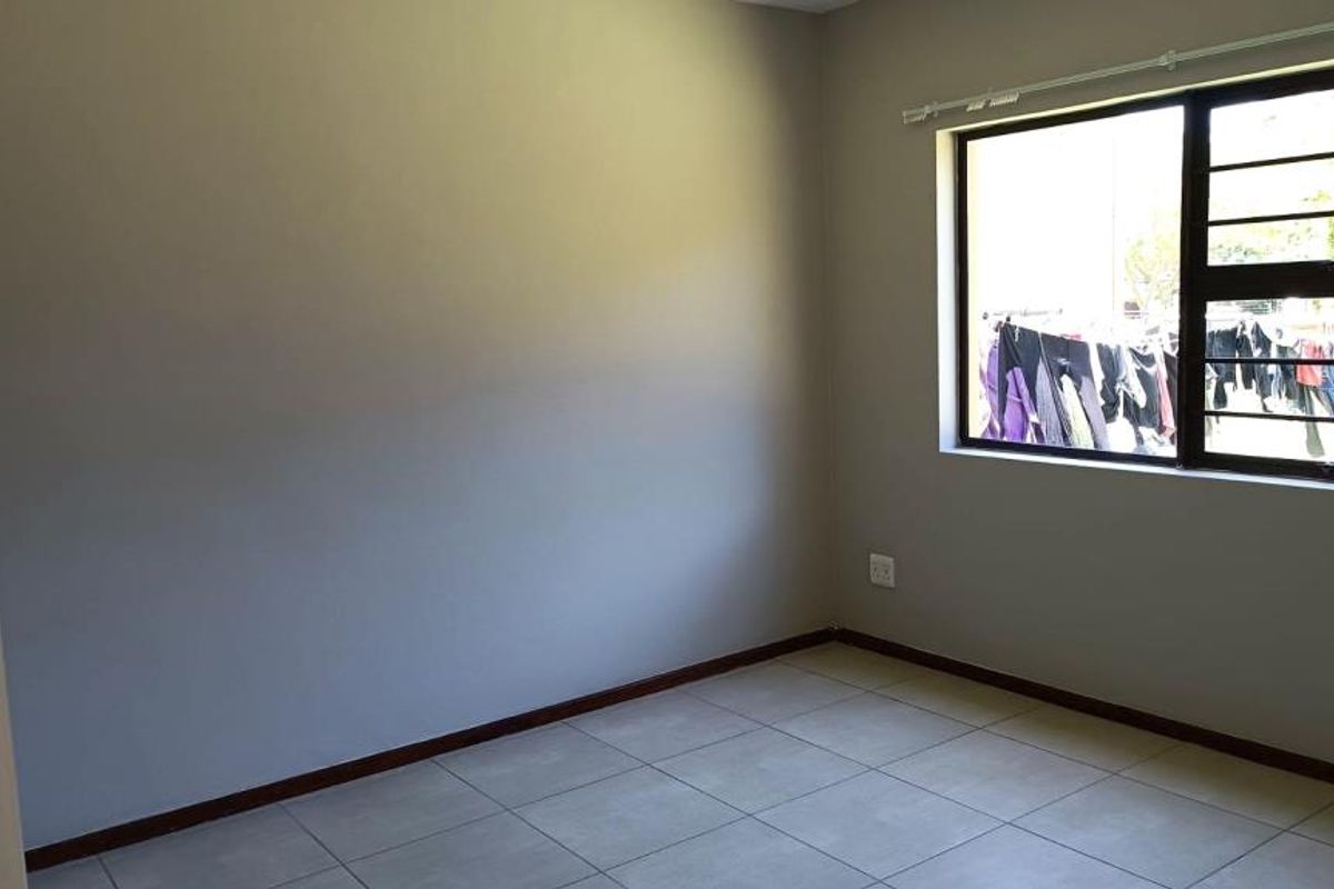 Neat Two Bedroom Apartment For Rent In Arum Sands, Gonubie - Photo 5