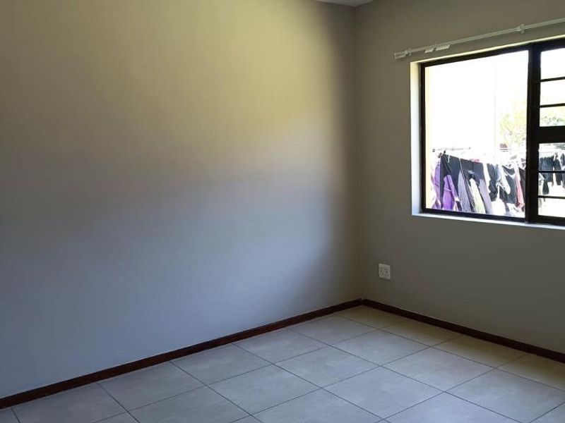 Neat Two Bedroom Apartment For Rent In Arum Sands, Gonubie - Photo 5