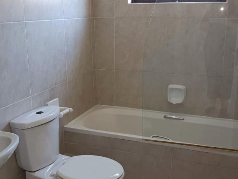 Neat Two Bedroom Apartment For Rent In Arum Sands, Gonubie - Photo 9