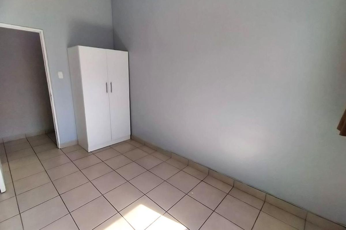 Convenient room in North Street, East London Central - Photo 2
