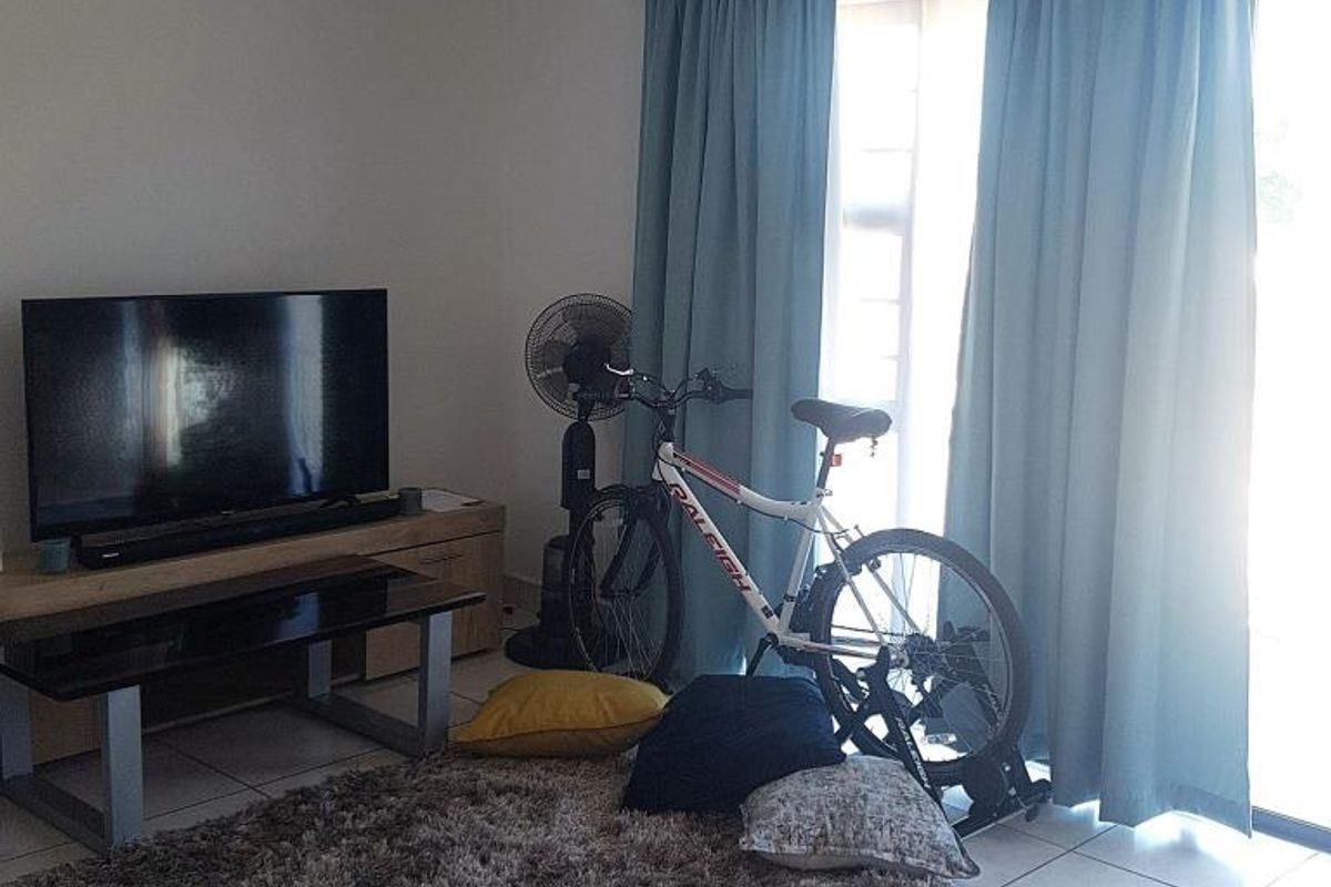 Modern 2 Bedroom Flat For Rent in Arum Sands, Gonubie - Photo 2