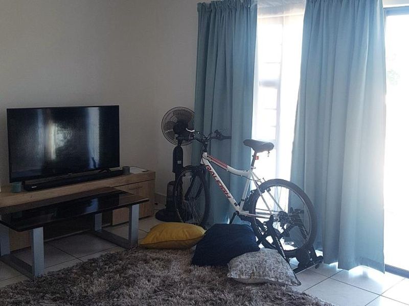 Modern 2 Bedroom Flat For Rent in Arum Sands, Gonubie - Photo 2