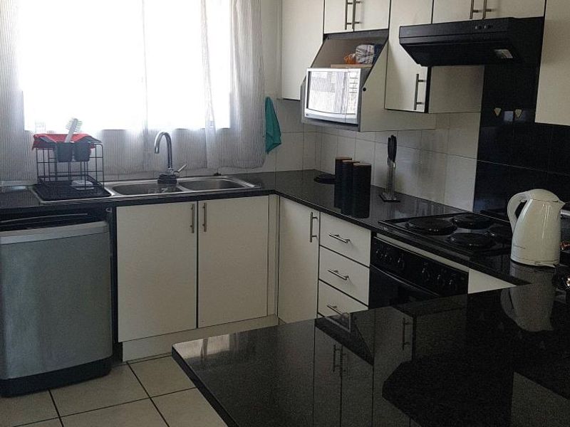 Modern 2 Bedroom Flat For Rent in Arum Sands, Gonubie - Photo 3