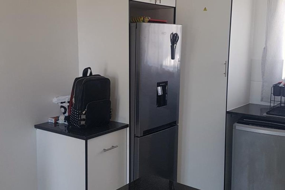 Modern 2 Bedroom Flat For Rent in Arum Sands, Gonubie - Photo 4