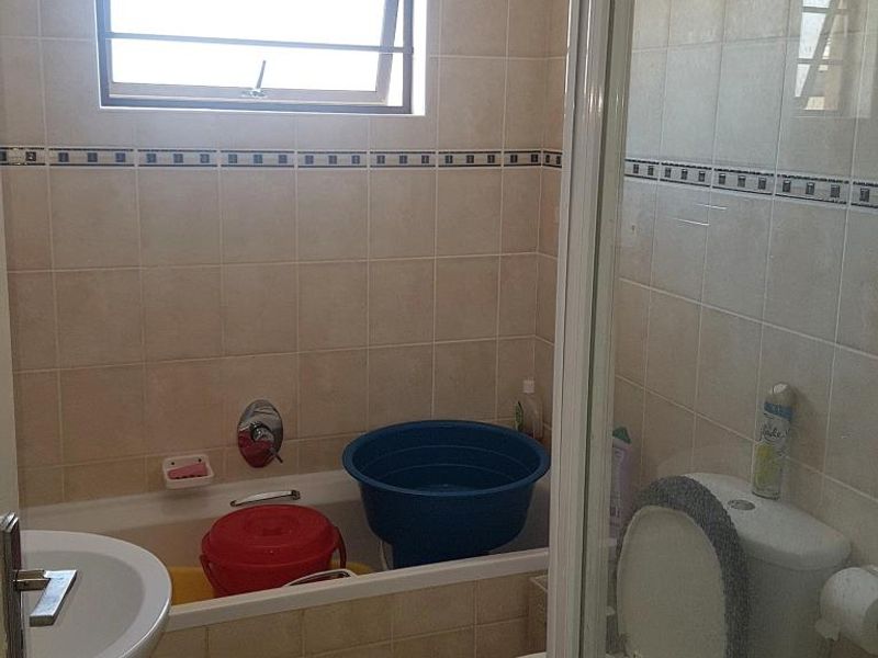 Modern 2 Bedroom Flat For Rent in Arum Sands, Gonubie - Photo 7