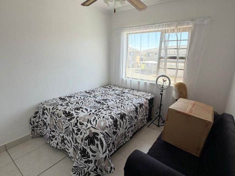 Modern 2 Bedroom Flat For Rent in Arum Sands, Gonubie - Photo 9