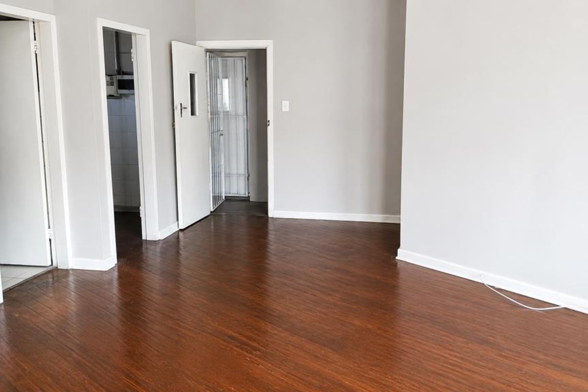 Spacious Bachelor Flat for Rent in St Peters Road, Belgravia - Photo 3