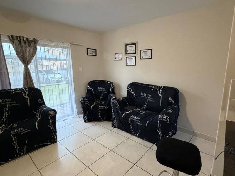 Spacious 2 Bedroom Apartment For Rent in Gonubie - Photo 2
