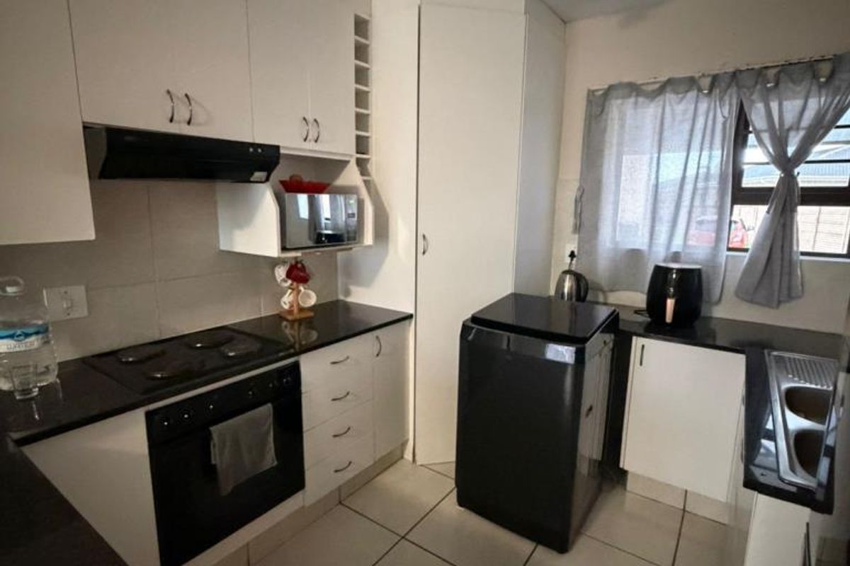 Spacious 2 Bedroom Apartment For Rent in Gonubie - Photo 3