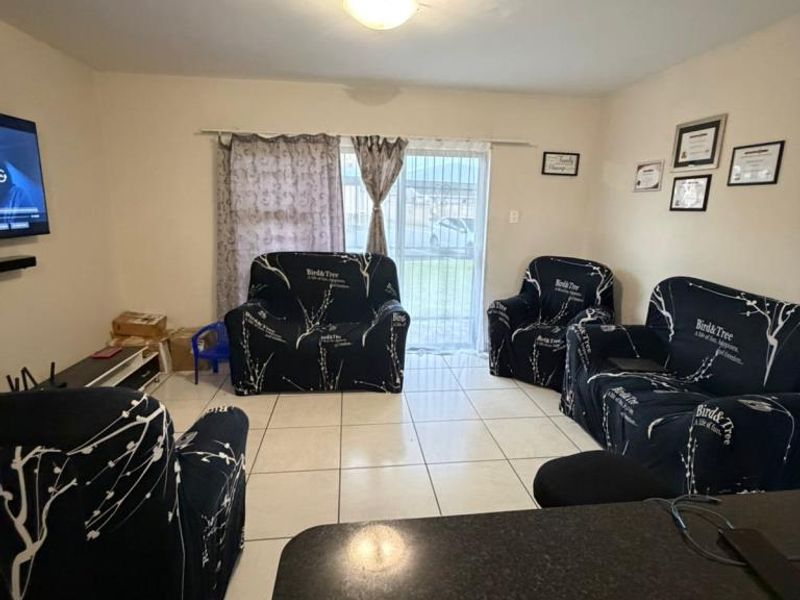 Spacious 2 Bedroom Apartment For Rent in Gonubie - Photo 4