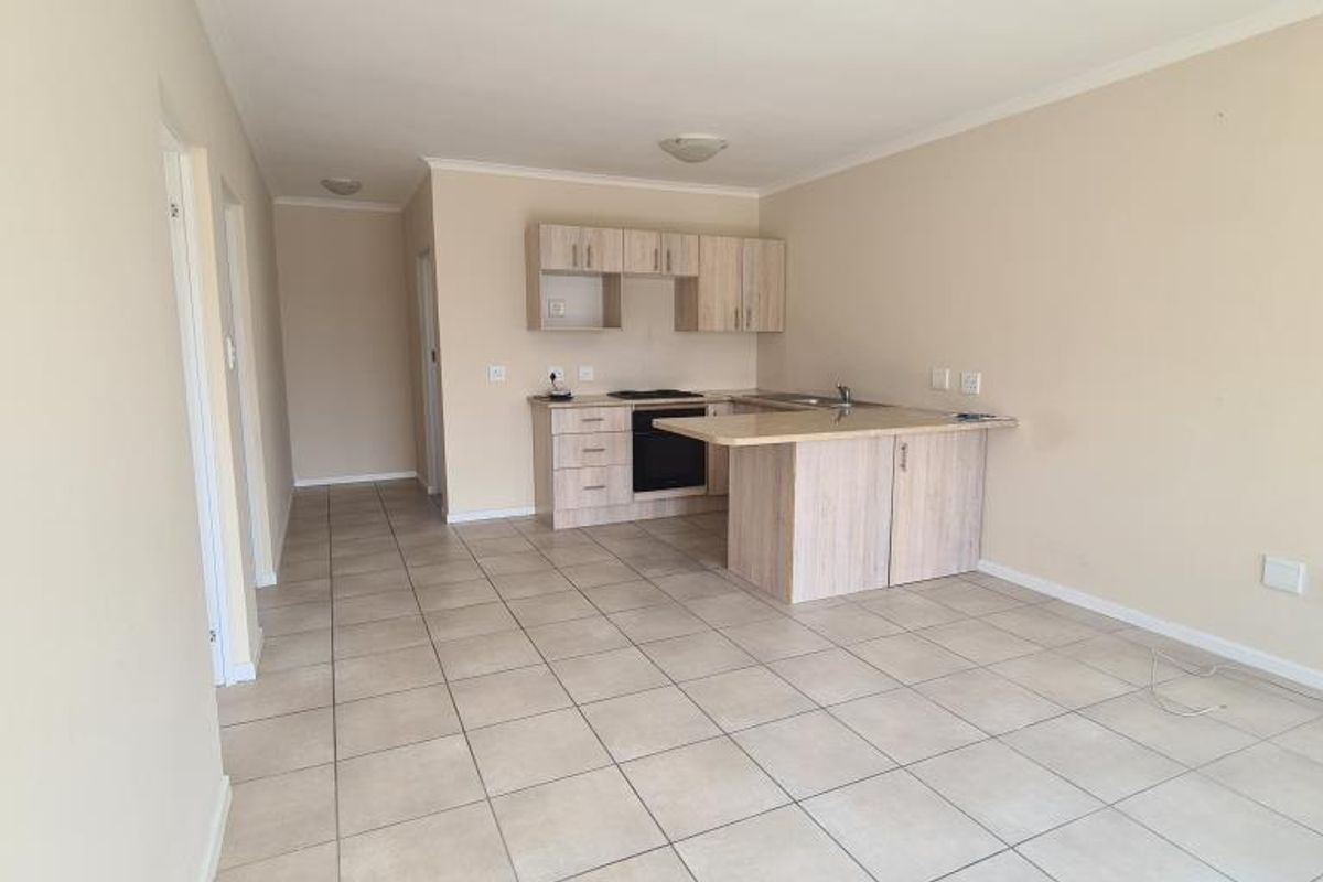 Stunning two-bedroom townhouse in Silverstream Complex, Bonnie Doon - Photo 4