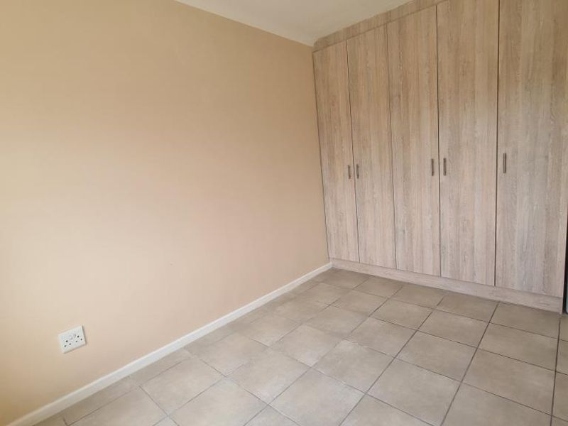 Stunning two-bedroom townhouse in Silverstream Complex, Bonnie Doon - Photo 7