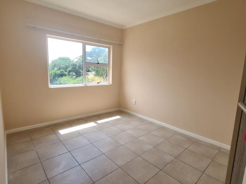 Stunning two-bedroom townhouse in Silverstream Complex, Bonnie Doon - Photo 6