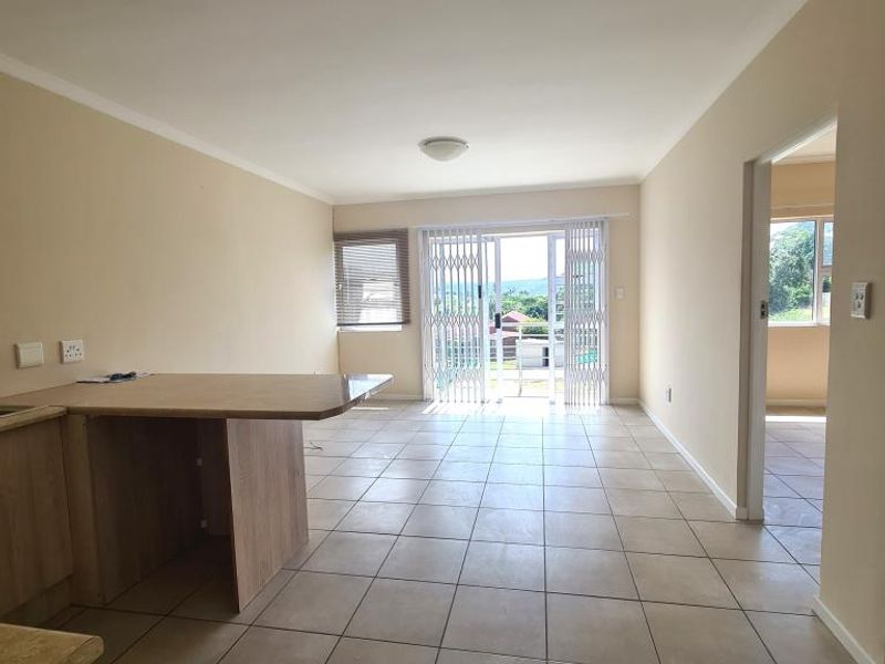 Stunning two-bedroom townhouse in Silverstream Complex, Bonnie Doon - Photo 2