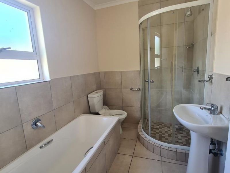 Stunning two-bedroom townhouse in Silverstream Complex, Bonnie Doon - Photo 10