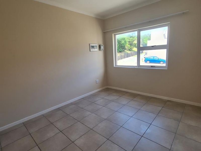 Stunning two-bedroom townhouse in Silverstream Complex, Bonnie Doon - Photo 8